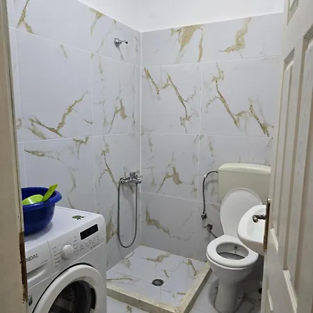 Roan Room's Apartamento Golem (Tirana)